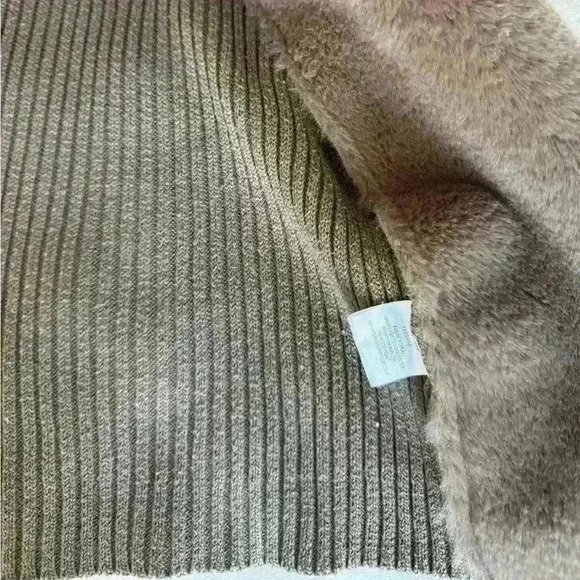 Woman’s fur coat jacket in dark brown - Picture 5 of 7